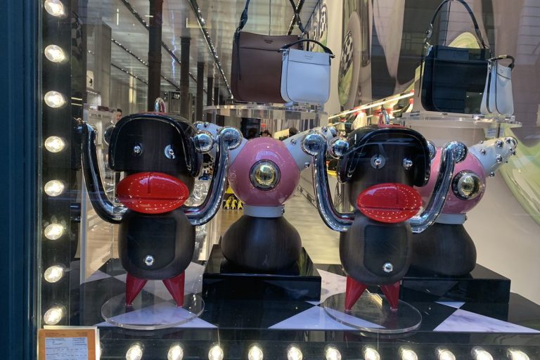 Ο οίκος Prada αποσύρει τα Pradamalia