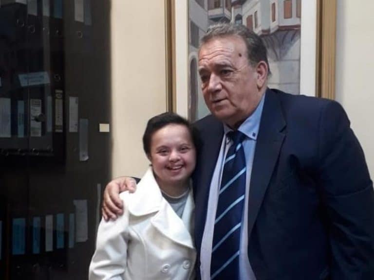 Η υποτροφία της Μαρίας Νίτσα και ο καθημερινός της μαραθώνιος να σπουδάσει στο τμήμα Νηπιαγωγών του ΠΔΜ