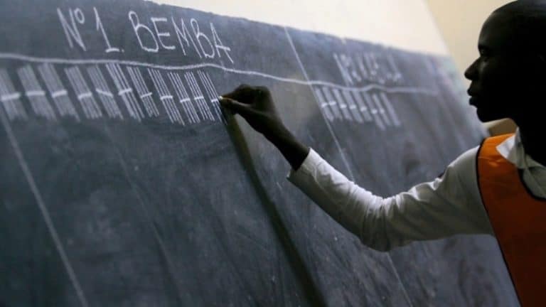 Ιταλία: Θύελλα κατά δασκάλου που έβαλε σε τιμωρία μαύρο μαθητή και είπε «δείτε πόσο άσχημος είναι»