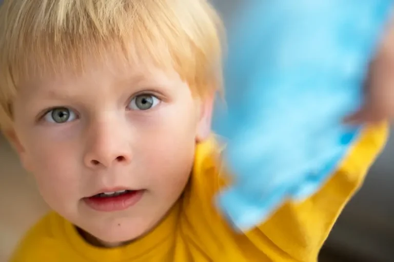 Αχρωματοψία στα παιδιά: Πώς θα καταλάβουν οι γονείς τα πρώτα σημάδια